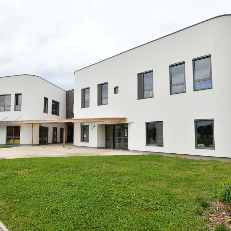 Bâtiment extérieur du Centre Saint Martin des Douëts