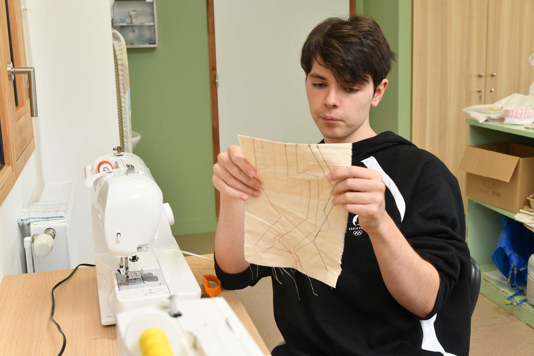 Atelier couture au Centre Saint Martin des Douëts