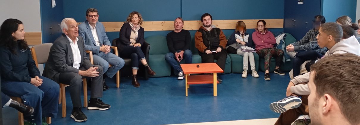 Discussion avec les participants aux Trophées de l'Hospitalité Innovante